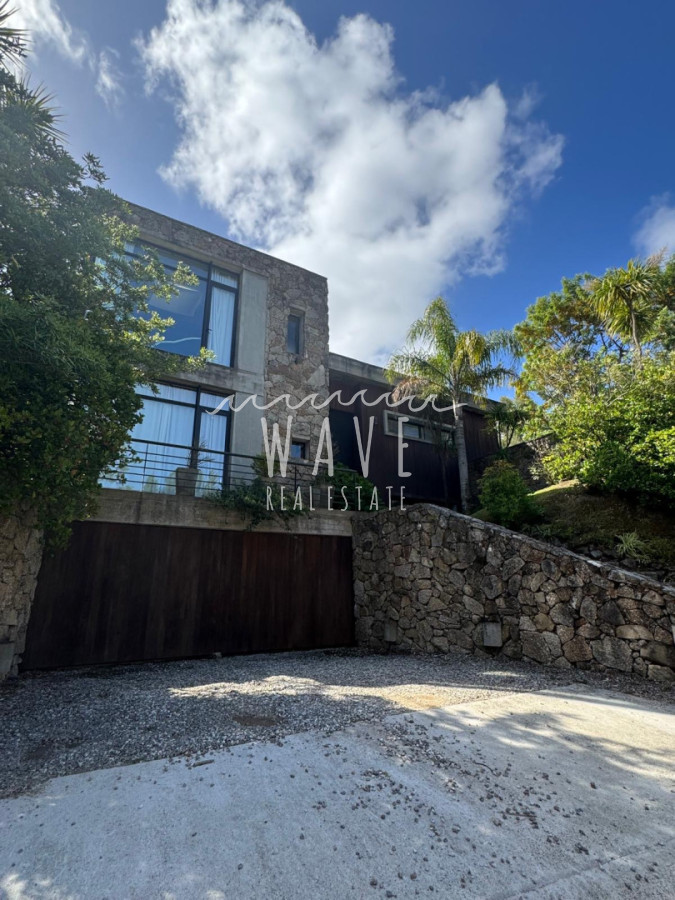 Casa ID.5443 - Venta de casa de 4 dormitorios en la venta en La Arbolada, Punta del Este