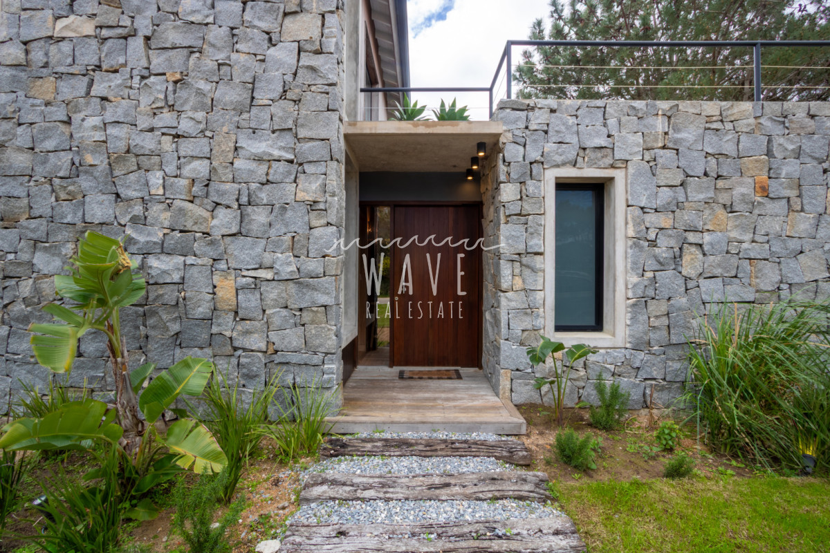 Casa ID.5953 - Venta Alquiler Casa 5 suite mas dependencia Laguna Escondida