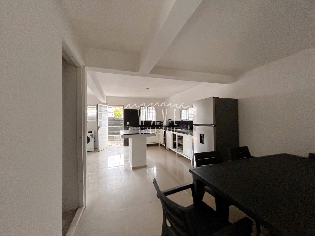 Casa ID.5217 - Casa en Venta en El Tesoro, excelente ubicación 