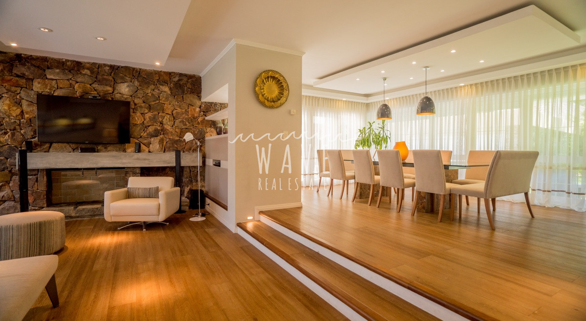 Casa ID.703 - Mansión en Venta en Playa Mansa, Punta del Este, Uruguay.
