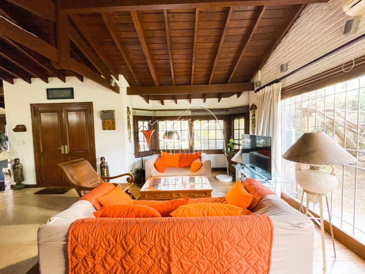 Casa ID.4349 - Alquiler y venta hermosa casa en playa mansa 