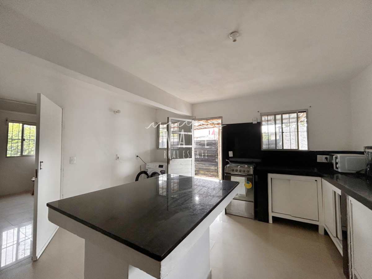 Casa ID.5217 - Casa en Venta en El Tesoro, excelente ubicación 