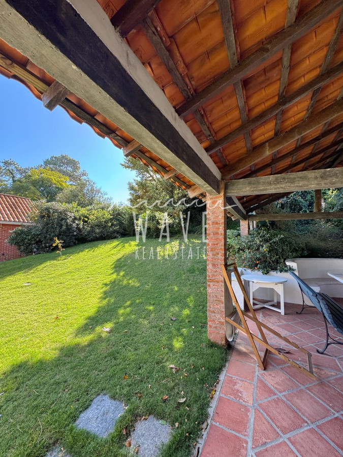 Casa ID.4878 - Casa a la Venta, con 5 dormitorios en Punta del Este