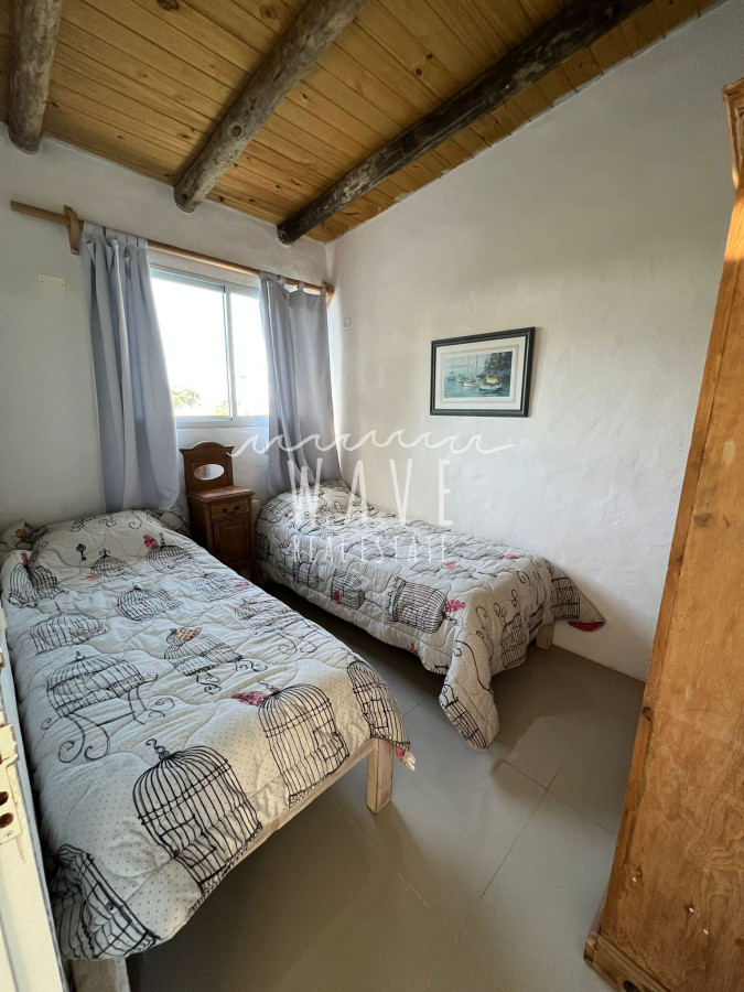 Casa ID.1640 - Montoya Alquiler Anual 4 dorm y servicio. Calefacción, vista al mar.