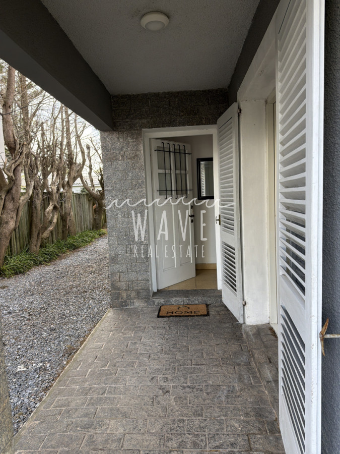 Casa ID.5664 - Venta de casa de 4 dormitorios en Playa Mansa, Punta del Este