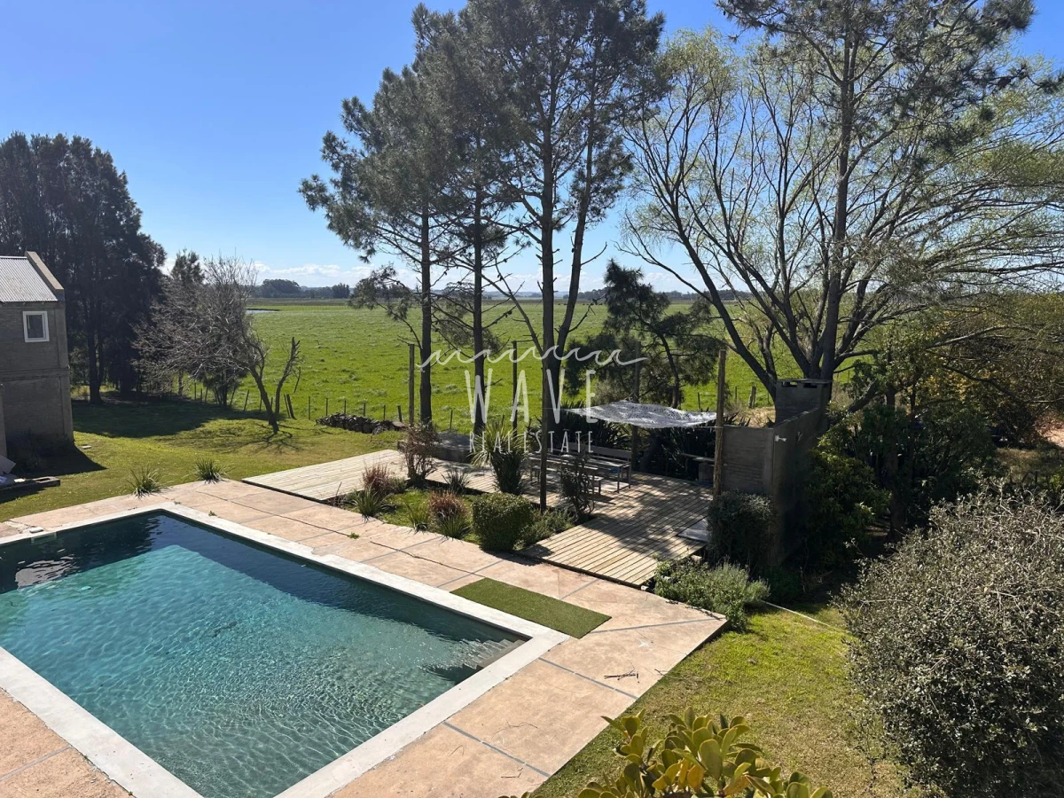 Casa ID.5036 - Venta de Casa de 6 dormitorios en Balneario Buenos Aires, con piscina