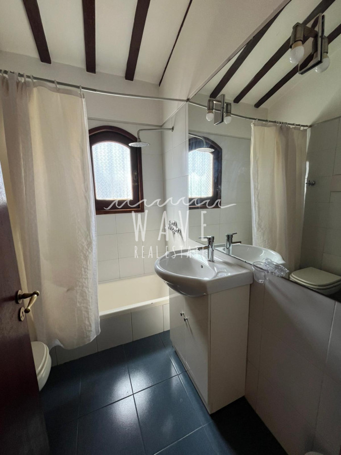 Casa ID.5152 - Alquiler Temporal Casa en Mansa, 3 dormitorios, dependencia de servicio, piscina, jardín.