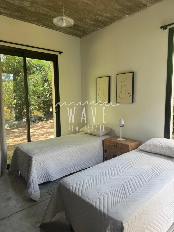 Casa ID.5443 - Venta de casa de 4 dormitorios en la venta en La Arbolada, Punta del Este