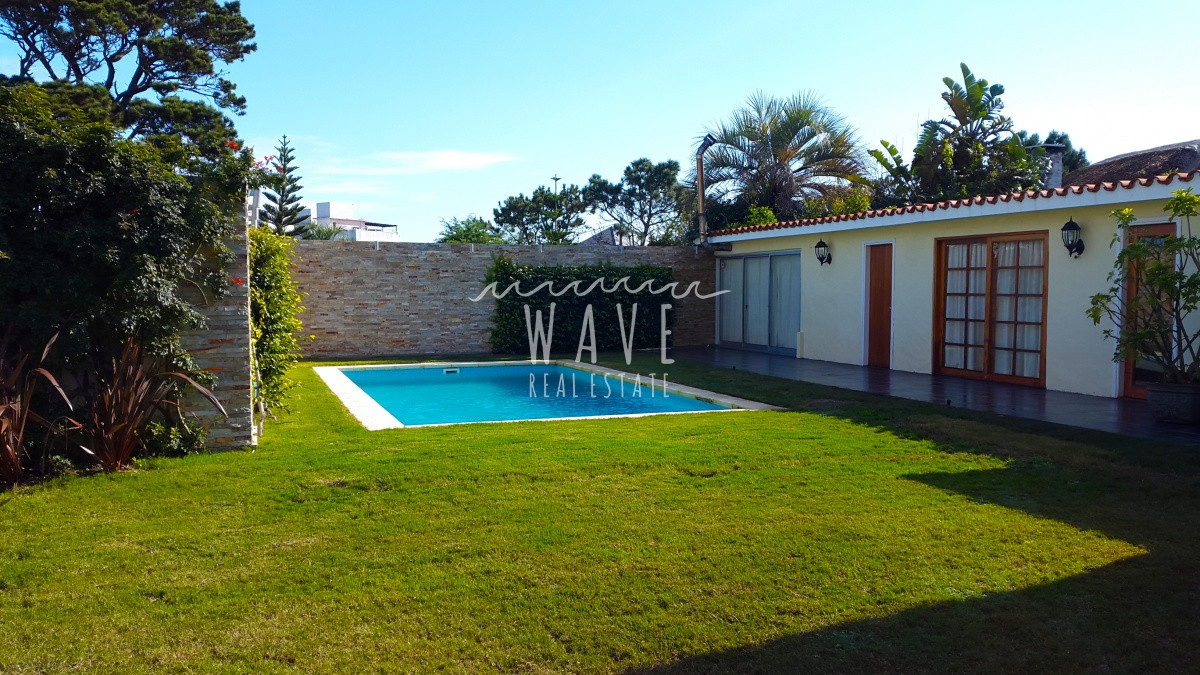 Casa ID.704 - Mansa, casa totalmente reciclada. Venta y Alquiler Anual. 