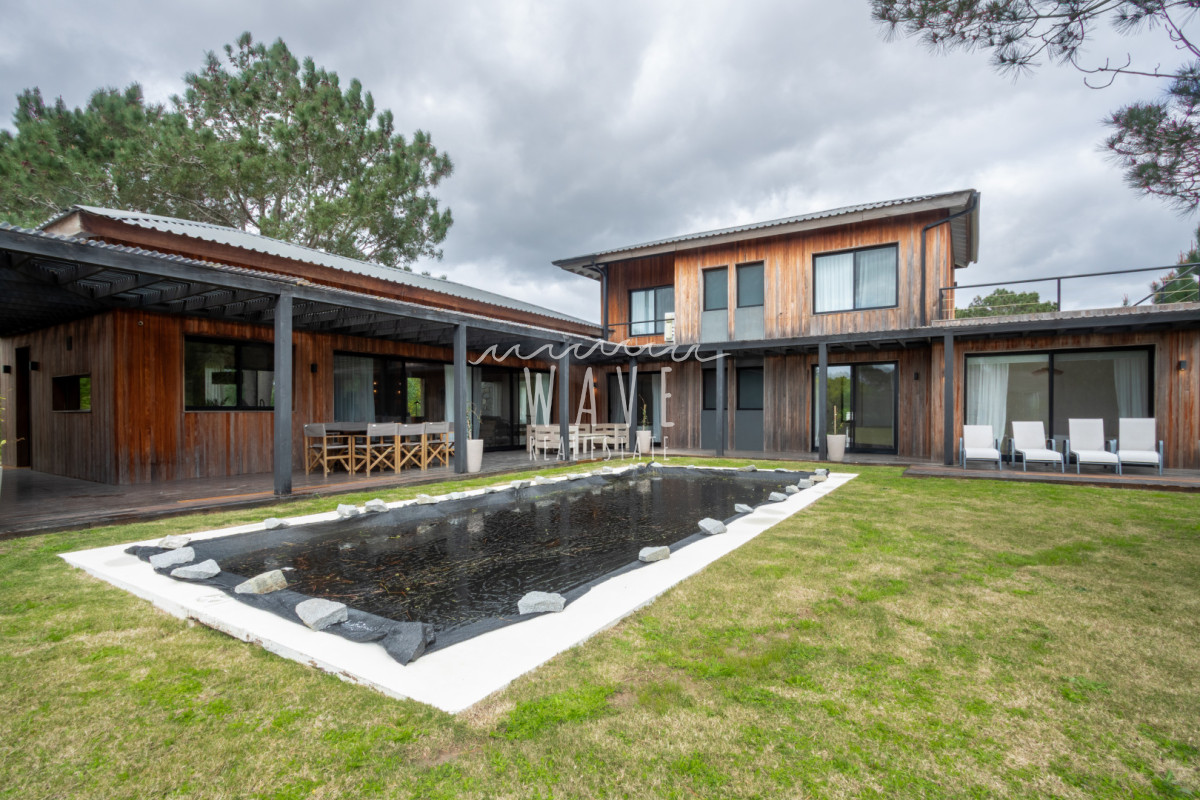 Casa ID.5953 - Venta Alquiler Casa 5 suite mas dependencia Laguna Escondida