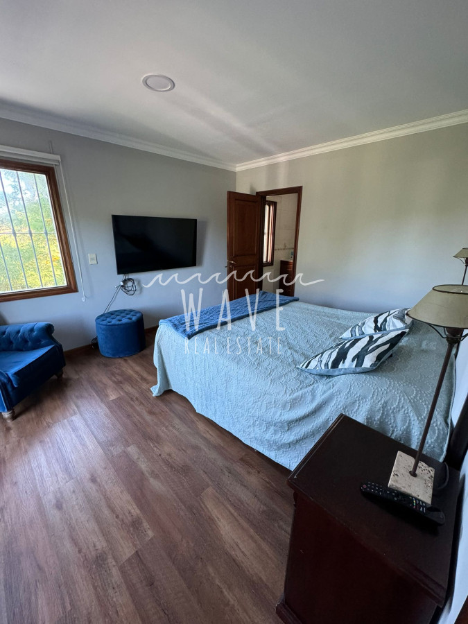Casa ID.4608 - Mansa, Alquiler Temporada, 4 dormitorios, piscina climatizada. Disponible.