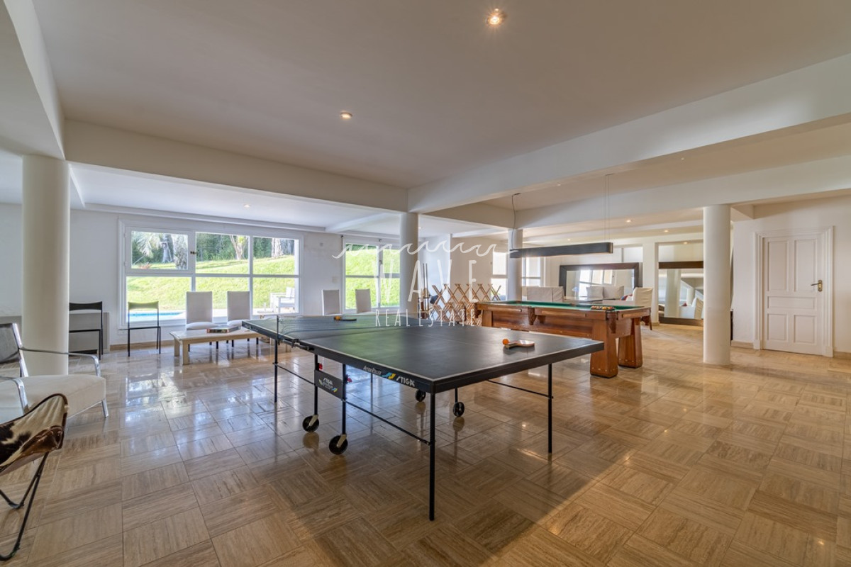 Casa ID.55 - Venta de Residencia de 7 dormitorios + 8 baños sobre Laguna del Sauce, Punta del Este