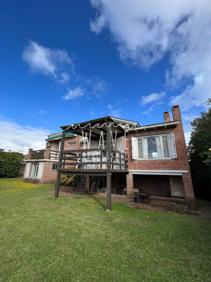 Casa ID.1790 - CASA EN VENTA La Barra  4 suites, a metros de Shopping OH.