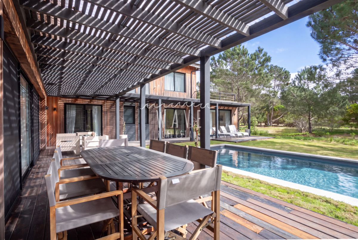 Casa ID.5953 - Venta Alquiler Casa 5 suite mas dependencia Laguna Escondida