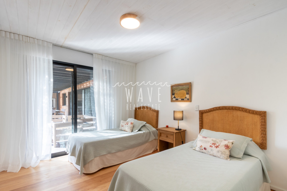Casa ID.5953 - Venta Alquiler Casa 5 suite mas dependencia Laguna Escondida