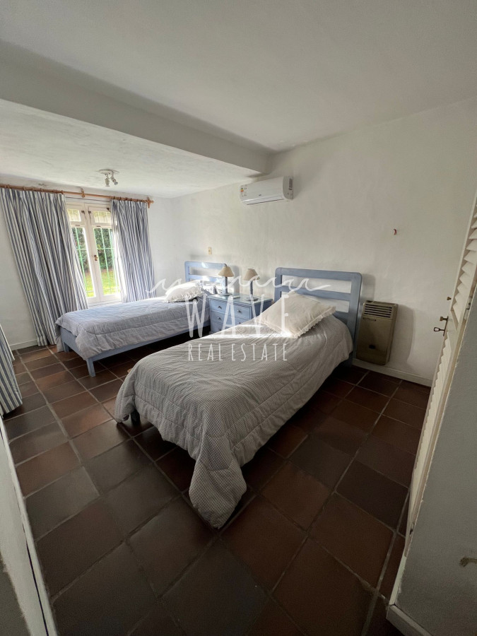 Casa ID.1790 - CASA EN VENTA La Barra  4 suites, a metros de Shopping OH.