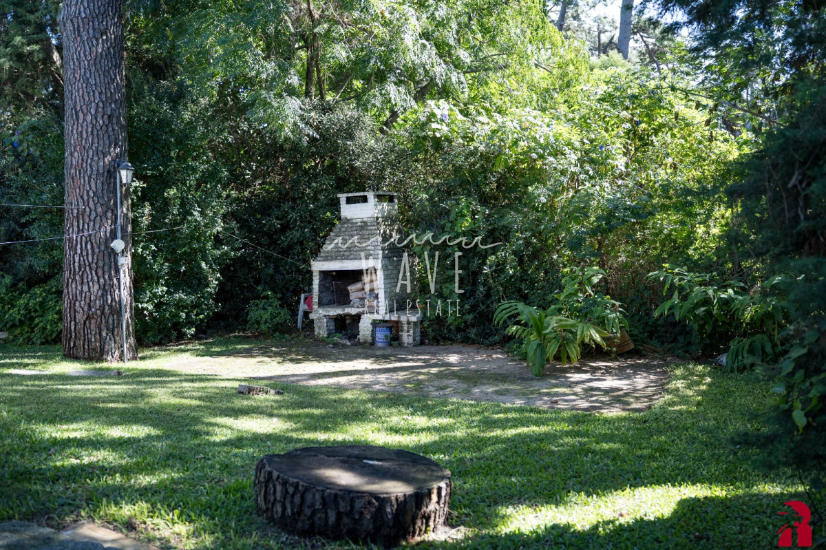 Casa ID.5308 - Venta de casa de 4 dormitorios + dep. en Cantegril, Punta del Este