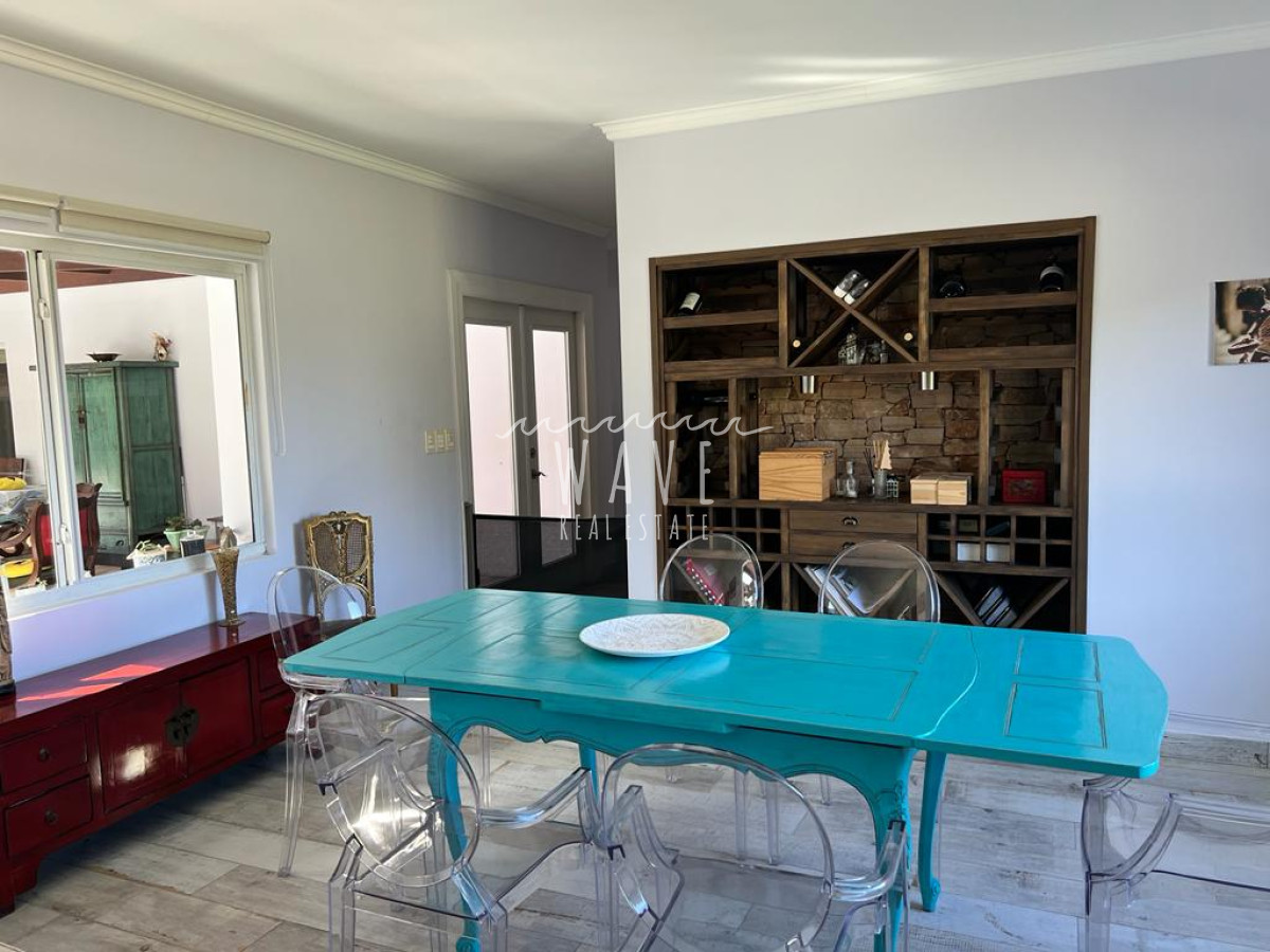 Casa ID.4759 - Venta de Casa en Viñedos de la Tahona, con 5 dormitorios y piscina
