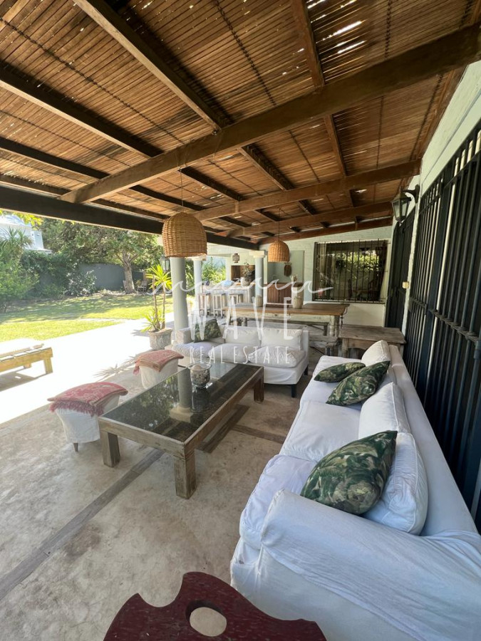 Casa ID.1541 - Montoya, 5 dormitorios, amplia, cercada, muy segura. Piscina, parrillero. Ideal familias numerosas.