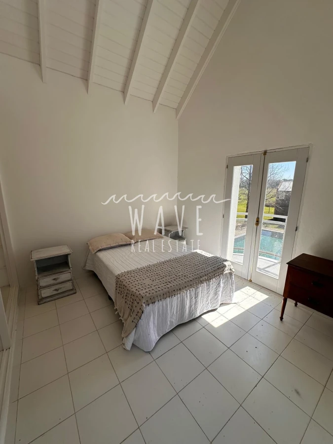 Casa ID.5036 - Venta de Casa de 6 dormitorios en Balneario Buenos Aires, con piscina