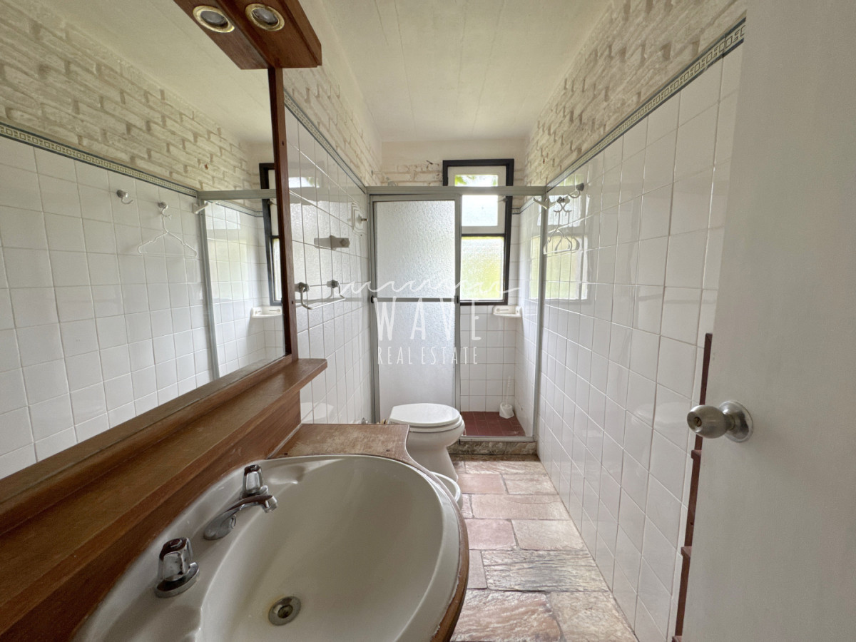 Casa ID.5037 - Venta, Casa de 3 dormitorios en Camino Lussich, Maldonado