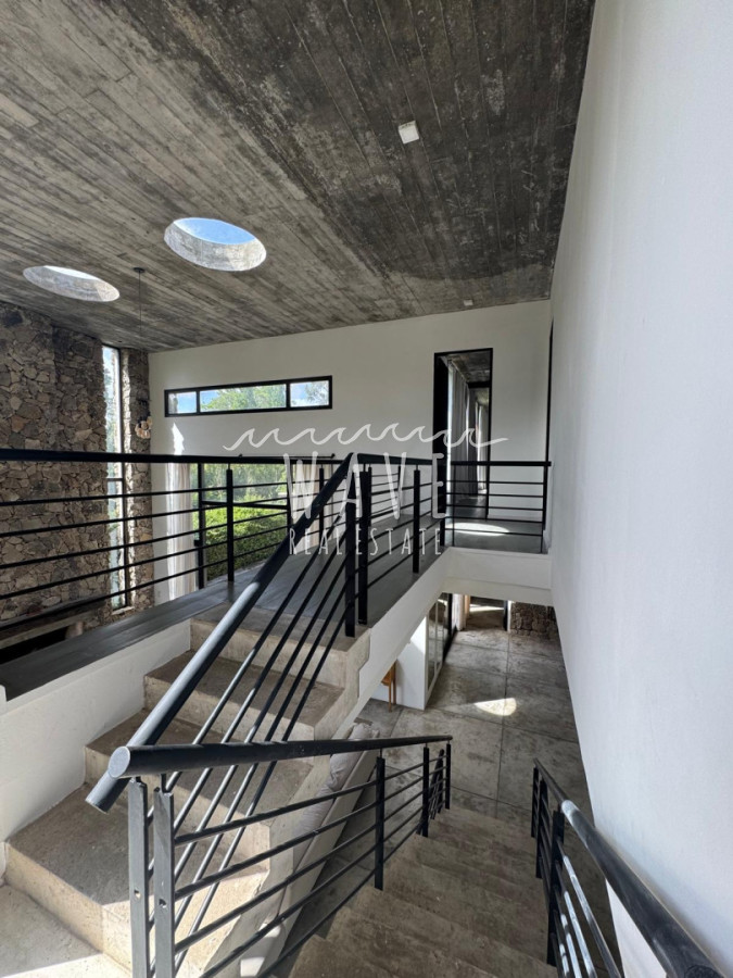 Casa ID.5443 - Venta de casa de 4 dormitorios en la venta en La Arbolada, Punta del Este