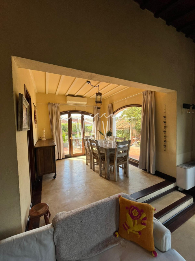 Casa ID.5152 - Alquiler Temporal Casa en Mansa, 3 dormitorios, dependencia de servicio, piscina, jardín.