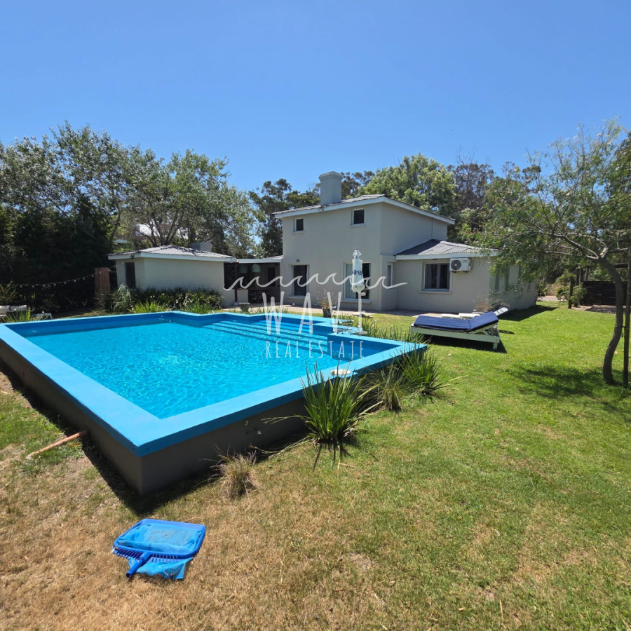 Casa ID.4094 - La Barra, cerca de la playa, 3 dormitorios, piscina climatizada.