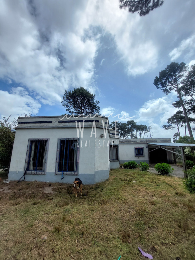 Casa ID.4754 - Sólida casa en amplio terreno. Ideal Proyecto.