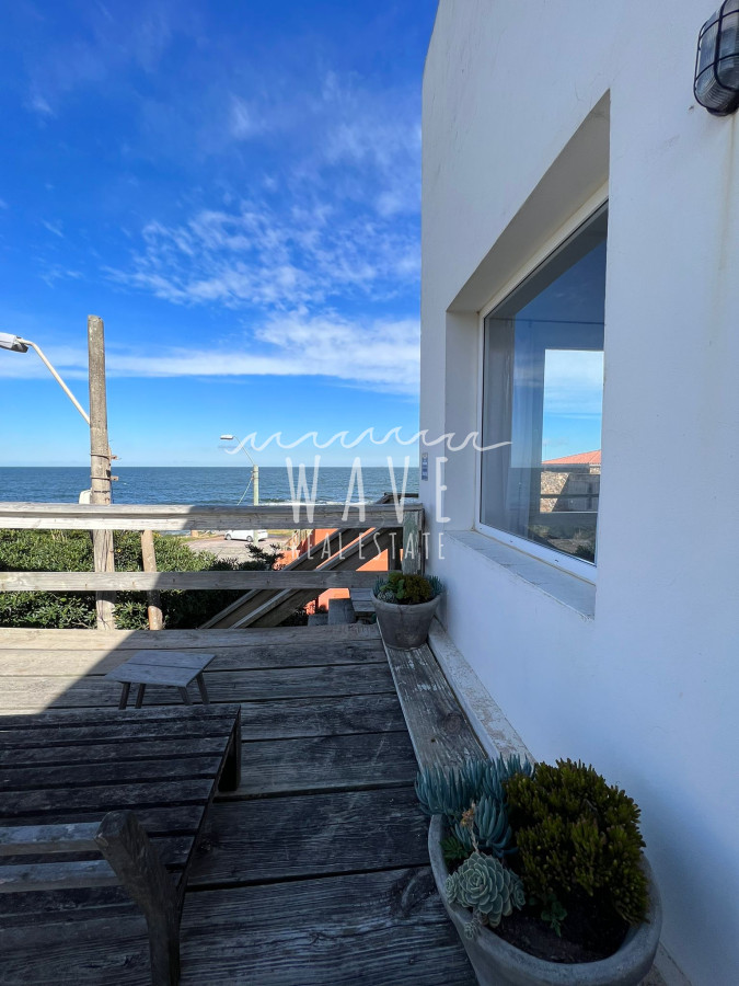 Casa ID.1 - La Barra, Posta del Cangrejo. 3 dormitorios y dependencia. Vista directa al mar.