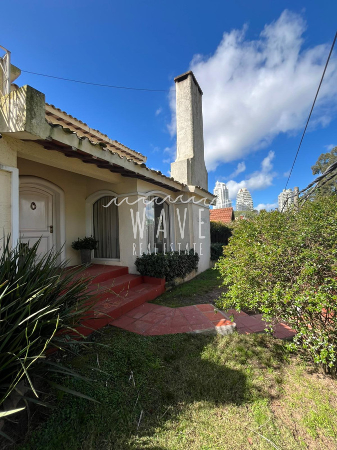 Casa ID.5152 - Alquiler Temporal Casa en Mansa, 3 dormitorios, dependencia de servicio, piscina, jardín.