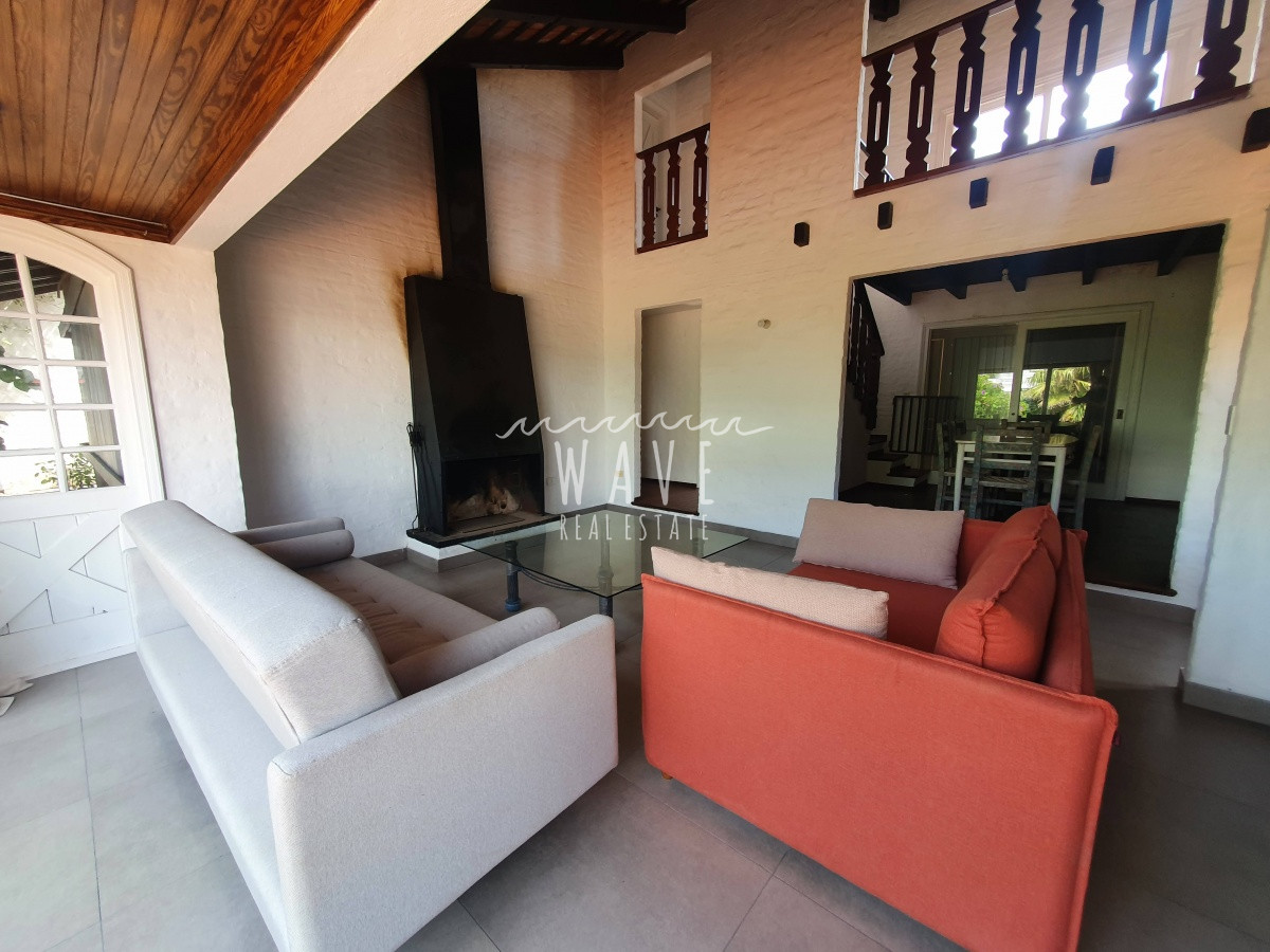 Casa ID.1391 - VENTA Y ALQUILER DE CASA DE 3 DORMITORIOS, 2 SUITES Y 3 BAÑOS EN LA BARRA