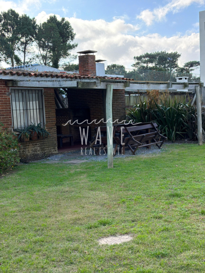 Casa ID.5664 - Venta de casa de 4 dormitorios en Playa Mansa, Punta del Este