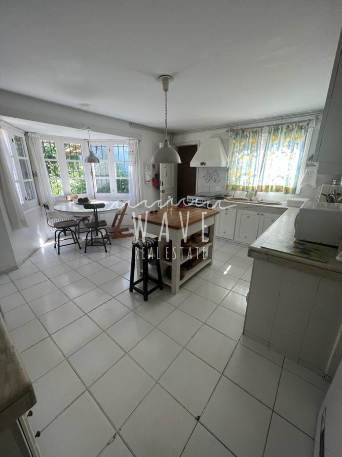 Casa ID.1541 - Montoya, 5 dormitorios, amplia, cercada, muy segura. Piscina, parrillero. Ideal familias numerosas.