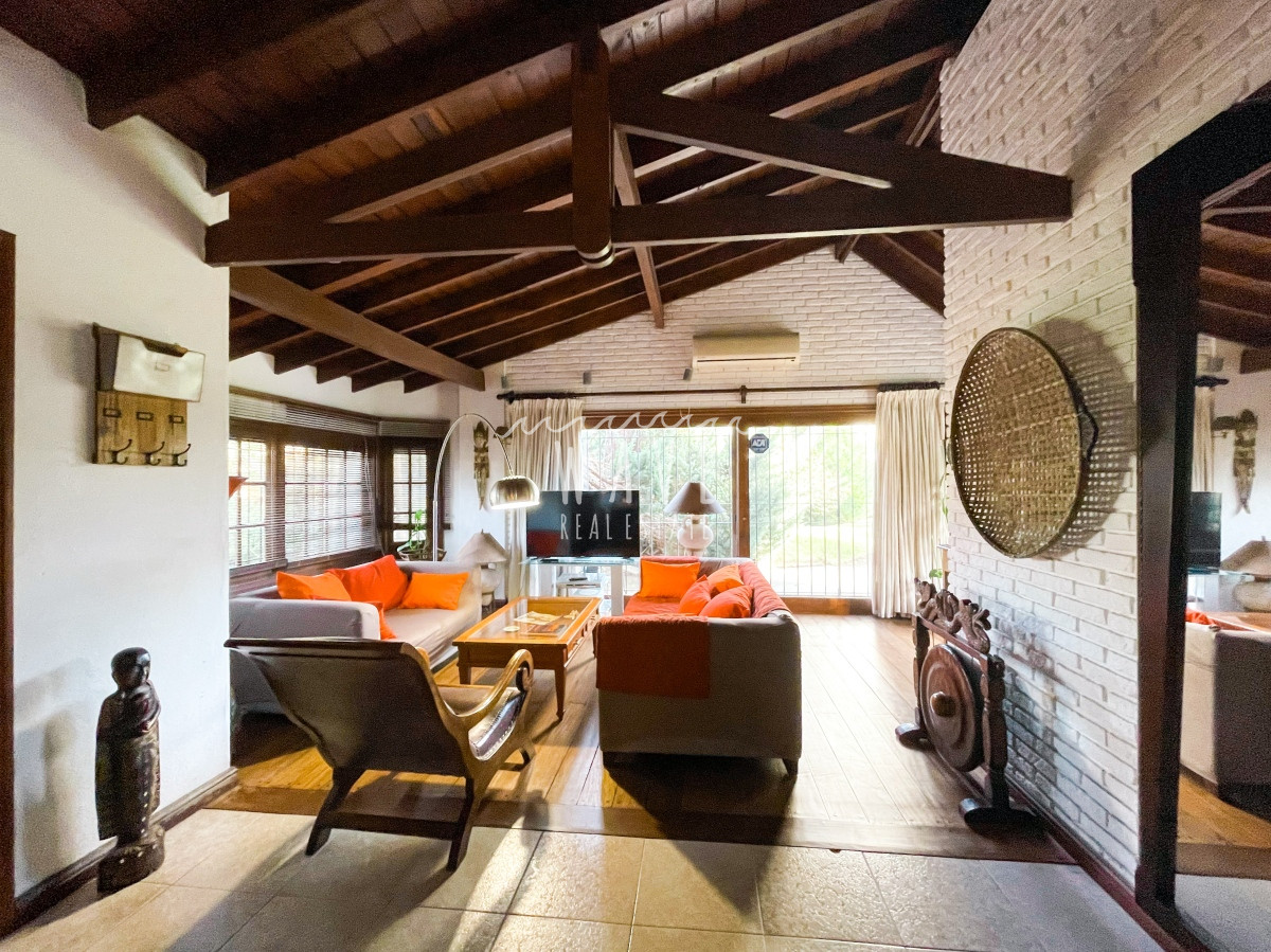 Casa ID.4349 - Alquiler y venta hermosa casa en playa mansa 