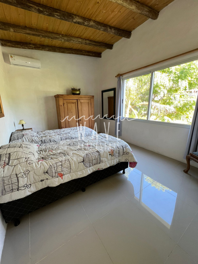 Casa ID.1640 - Montoya Alquiler Anual 4 dorm y servicio. Calefacción, vista al mar.