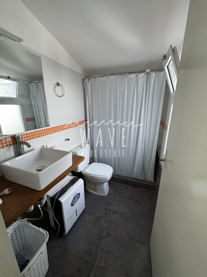 Casa ID.4826 - Venta de Casa en Punta del Este, zona comercial con 2 dormitorios y 2 baños