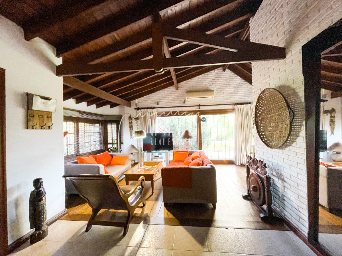 Casa ID.4349 - Alquiler y venta hermosa casa en playa mansa 