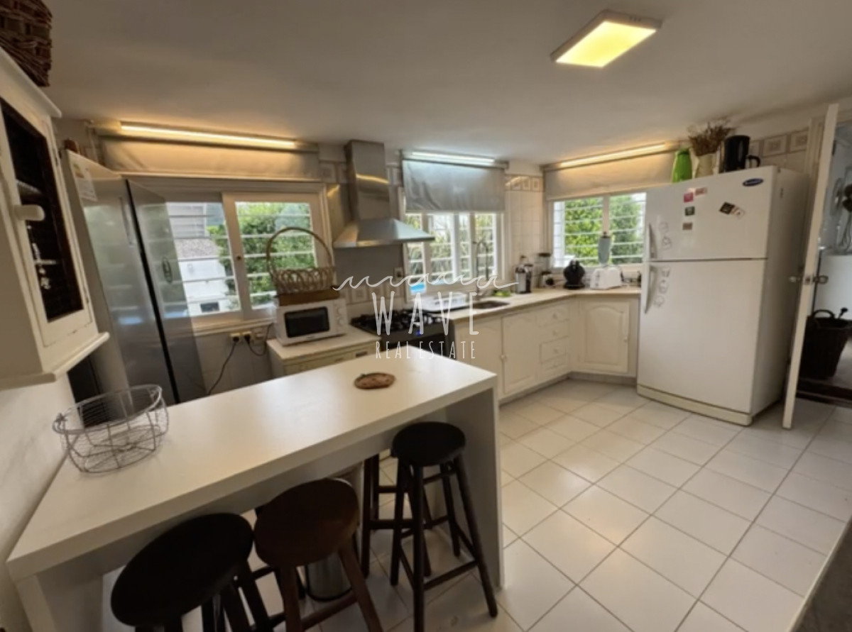 Casa ID.4975 - Venta de casa , con 4 dormitorios  en La Barra