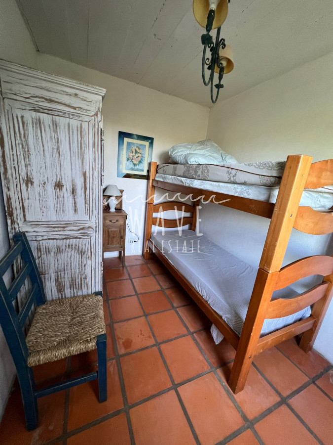 Casa ID.1640 - Montoya Alquiler Anual 4 dorm y servicio. Calefacción, vista al mar.