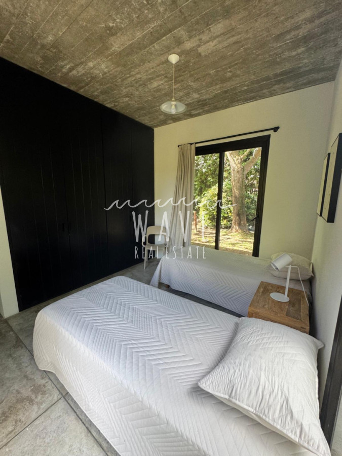 Casa ID.5443 - Venta de casa de 4 dormitorios en la venta en La Arbolada, Punta del Este