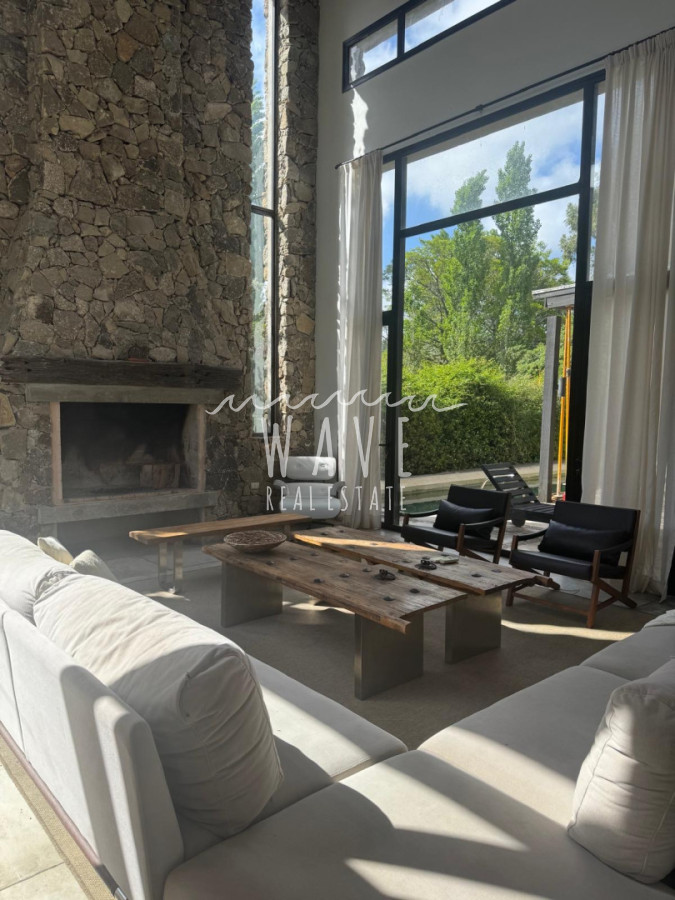 Casa ID.5443 - Venta de casa de 4 dormitorios en la venta en La Arbolada, Punta del Este