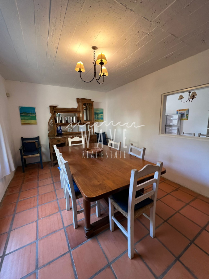 Casa ID.1640 - Montoya Alquiler Anual 4 dorm y servicio. Calefacción, vista al mar.