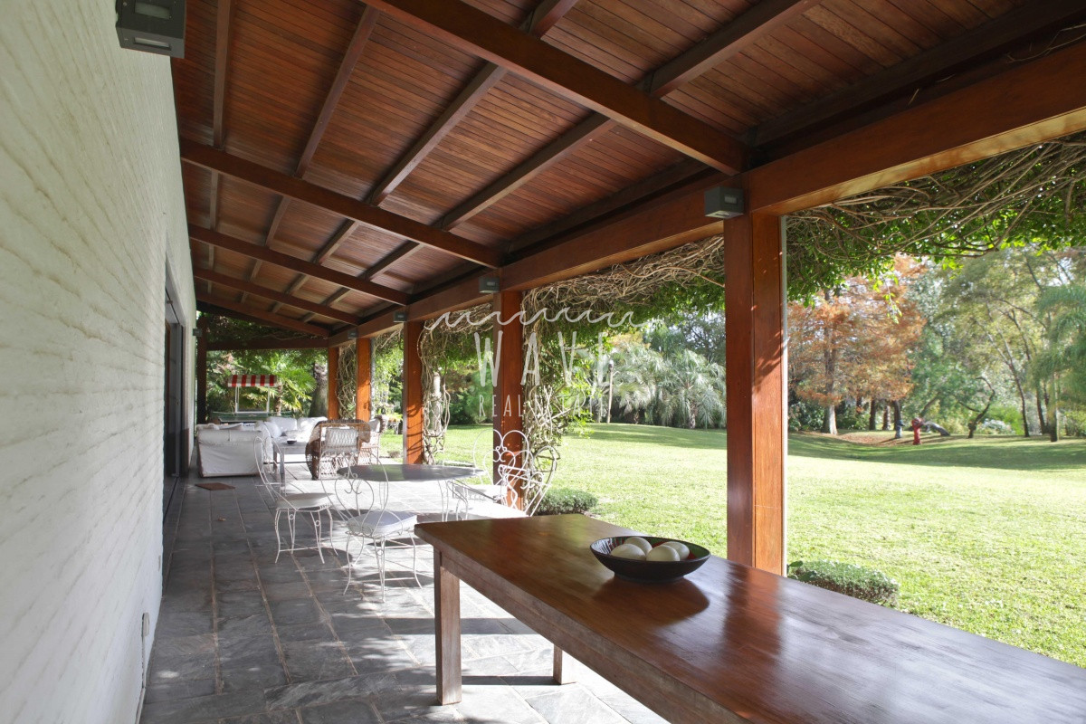 Casa ID.1260 - MAJESTUOSA PROPIEDAD EN BARRIO GOLF
