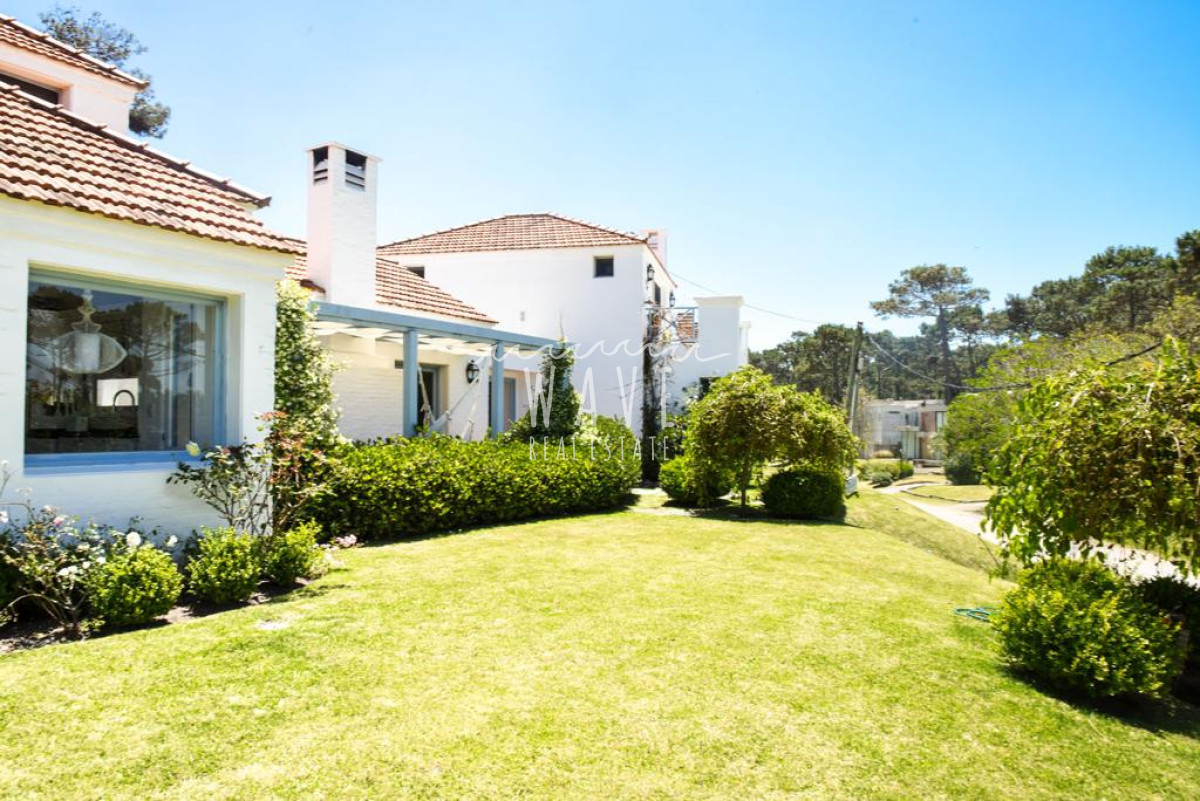 Casa ID.4877 - Casa en Venta en Punta del Este, 2 plantas en un terreno de 782 m2