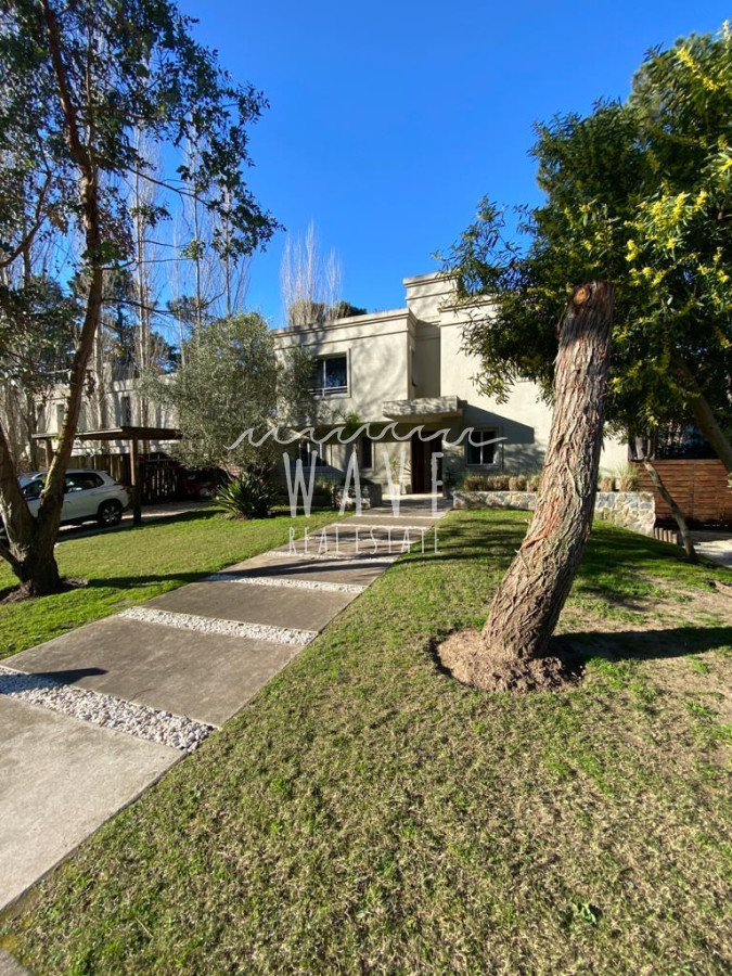 Casa ID.4810 - Venta, Casa en Barrio Privado Rincón del Indio, con 4 habitaciones