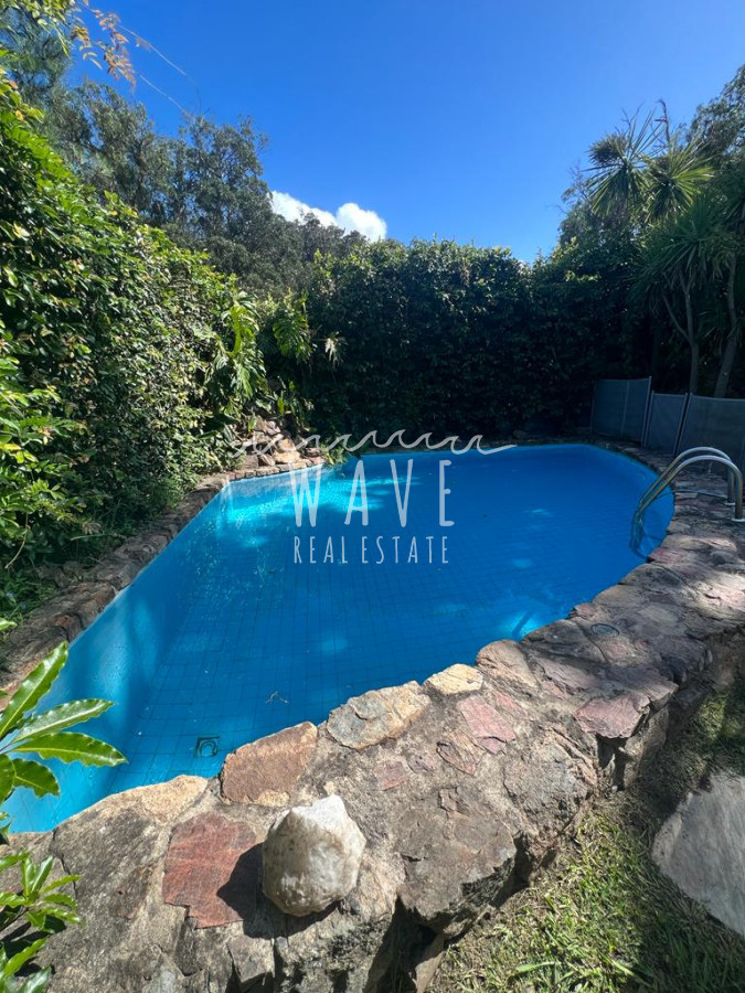 Casa ID.1541 - Montoya, 5 dormitorios, amplia, cercada, muy segura. Piscina, parrillero. Ideal familias numerosas.