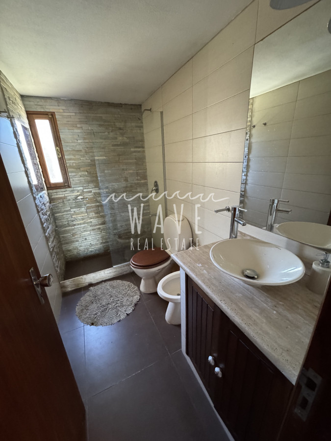 Casa ID.4964 - Venta, Casa de 4 dormitorios en Playa Mansa, con piscina y parrillero