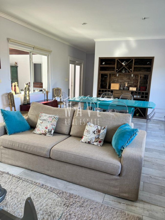 Casa ID.4759 - Venta de Casa en Viñedos de la Tahona, con 5 dormitorios y piscina