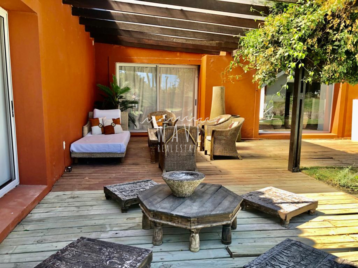Casa ID.991 - Manantiales, Laguna Blanca, 5 dormitorios y dependencia.